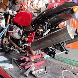 診断機×モトグッチ V11 SCURA