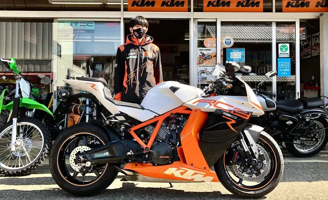 納車KTMのフラッグシップ「1190RC8R」