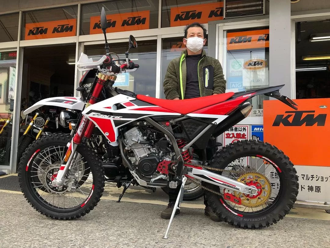 納車fantic「XEF125」