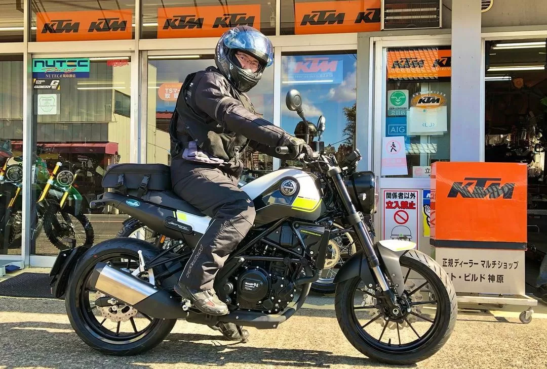 ベネリ納車　レオンチーノ250