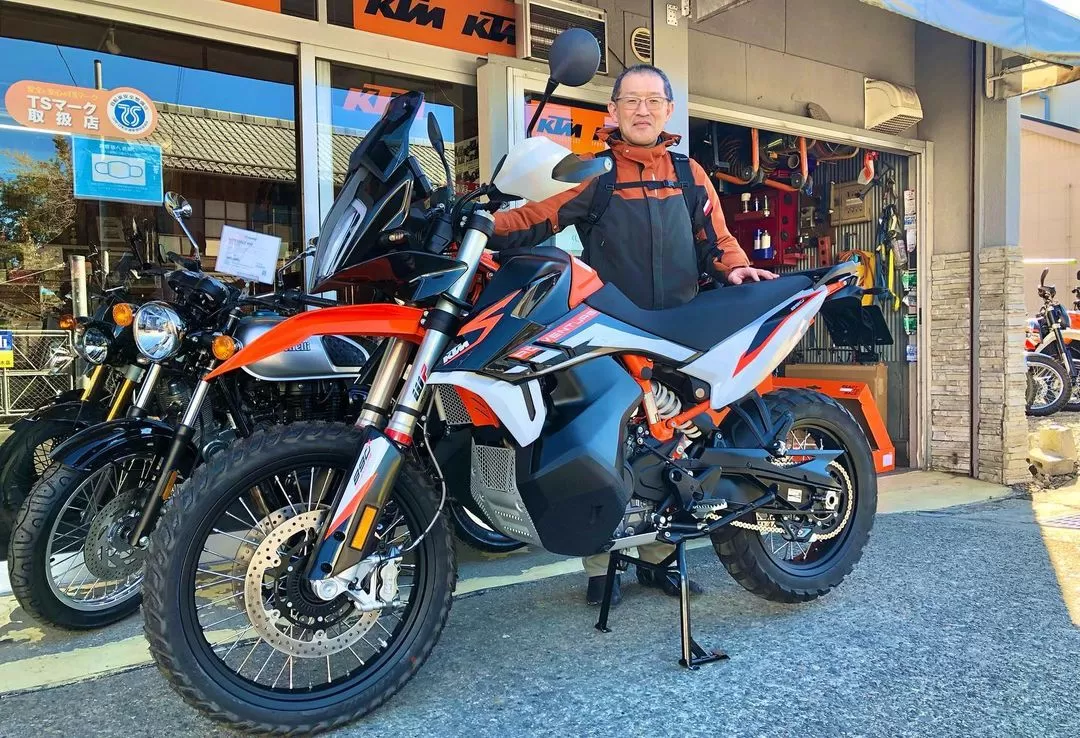 納車 KTM「890adventureR」