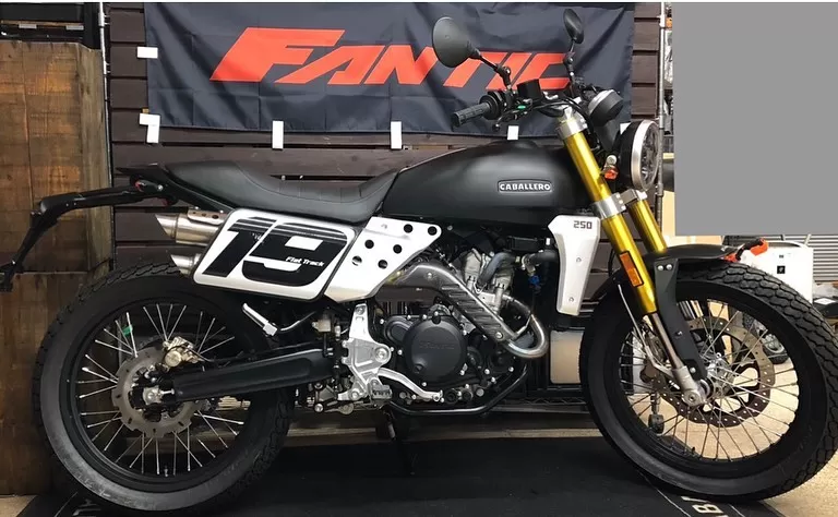 「ラリー500」「フラットトラック250」入荷中