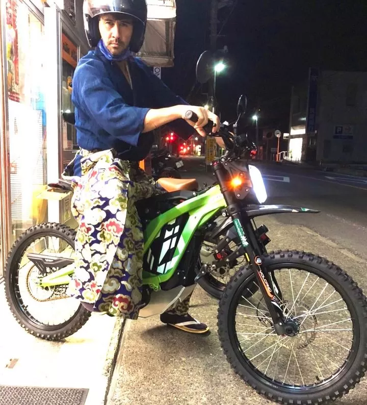 電動車「surrons」試乗