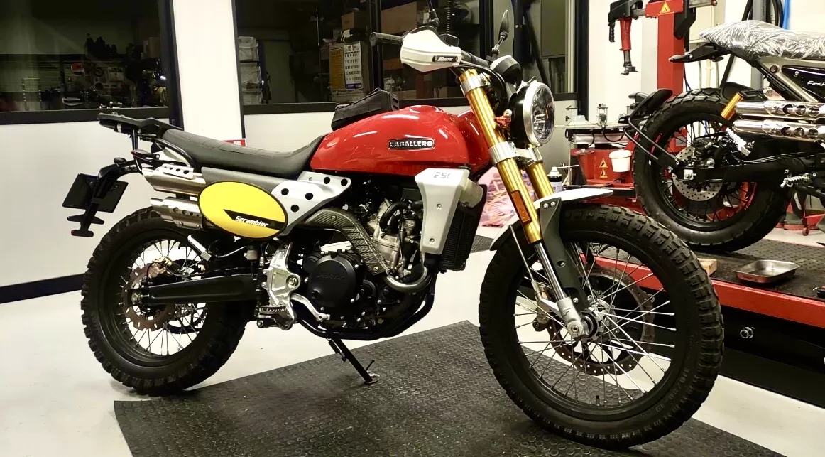 修理　FANTIC キャバレロスクランブラー 250 