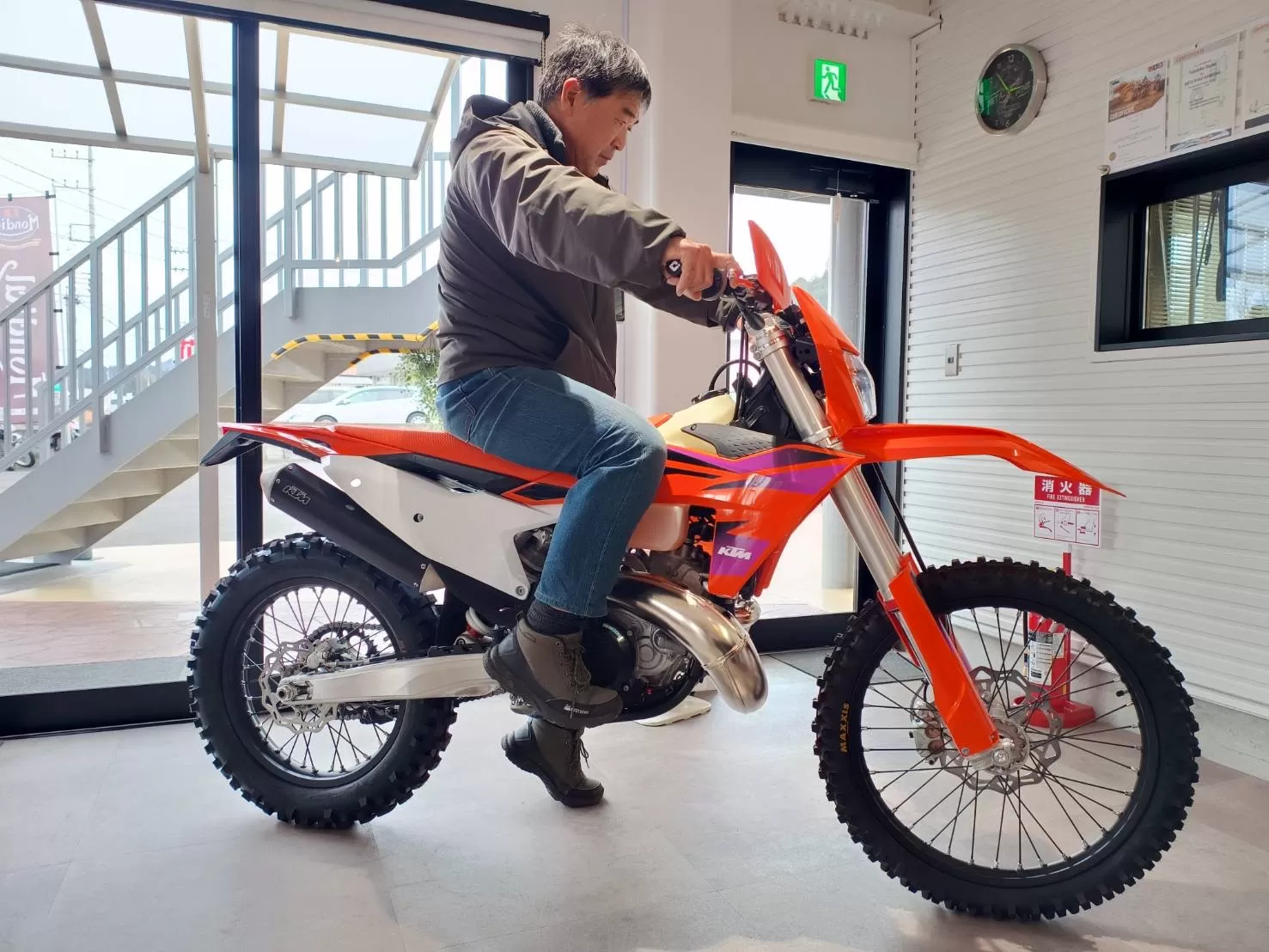 納車　2024年式250EXC 