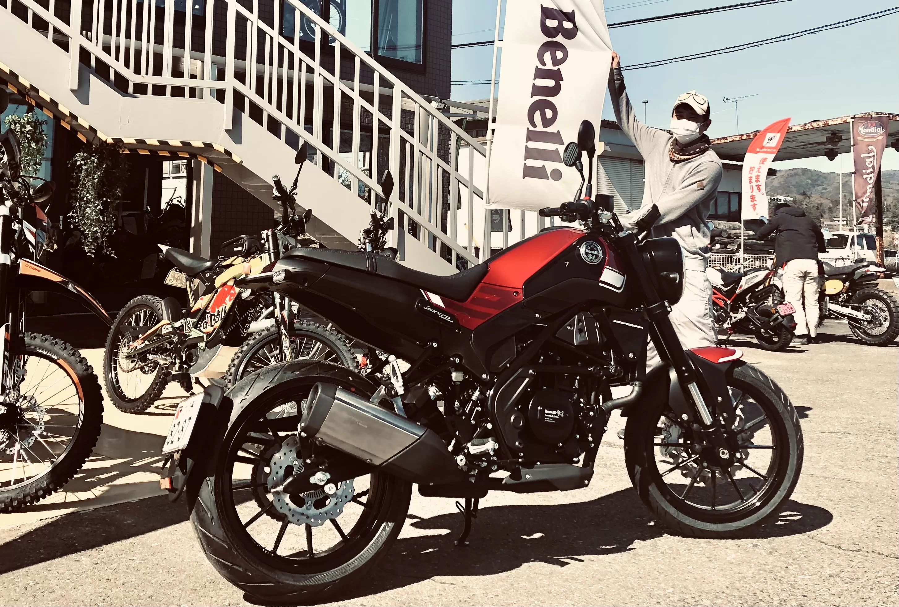 納車 ベネリ　レオンチーノ250