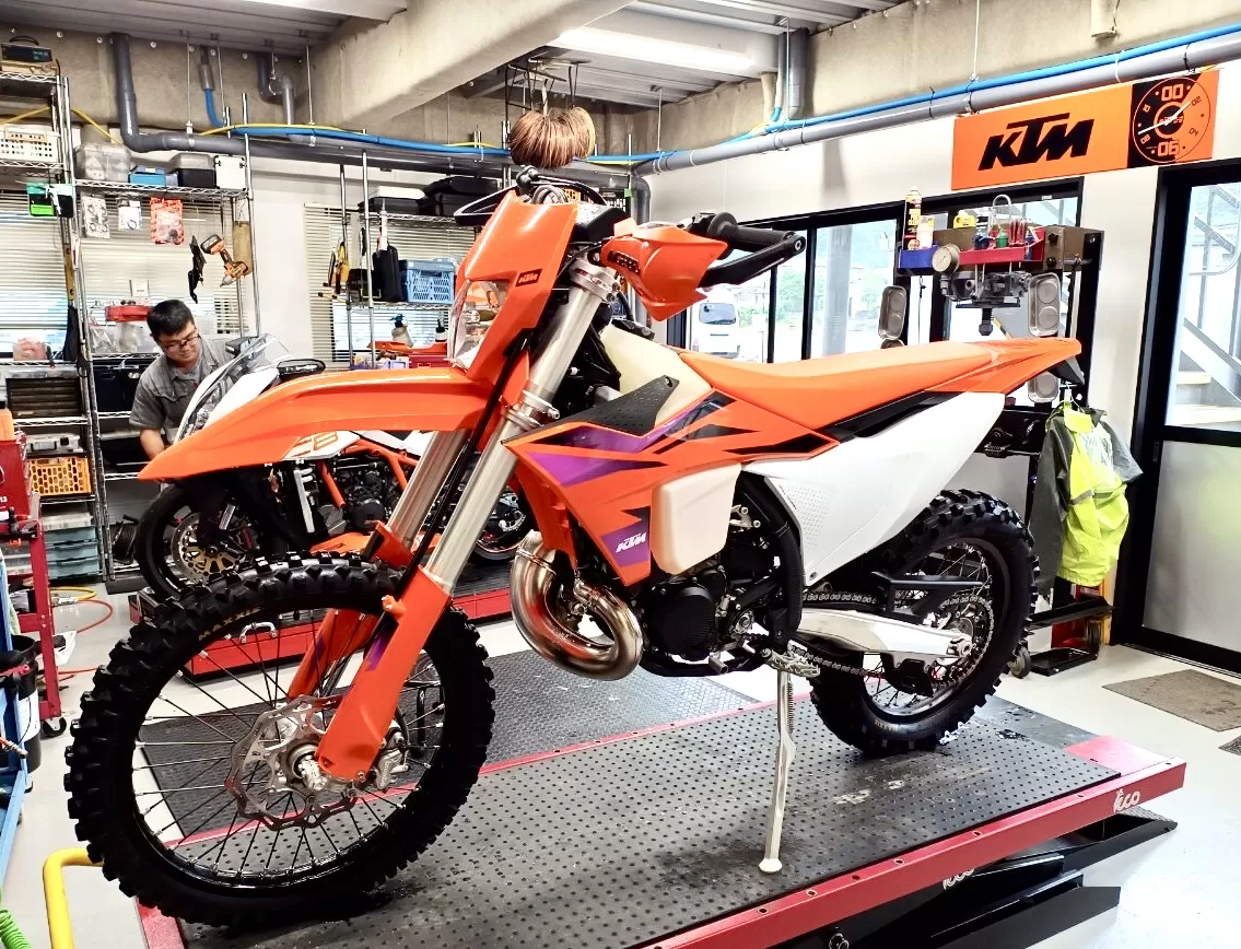 24MY 250EXCの初回点検