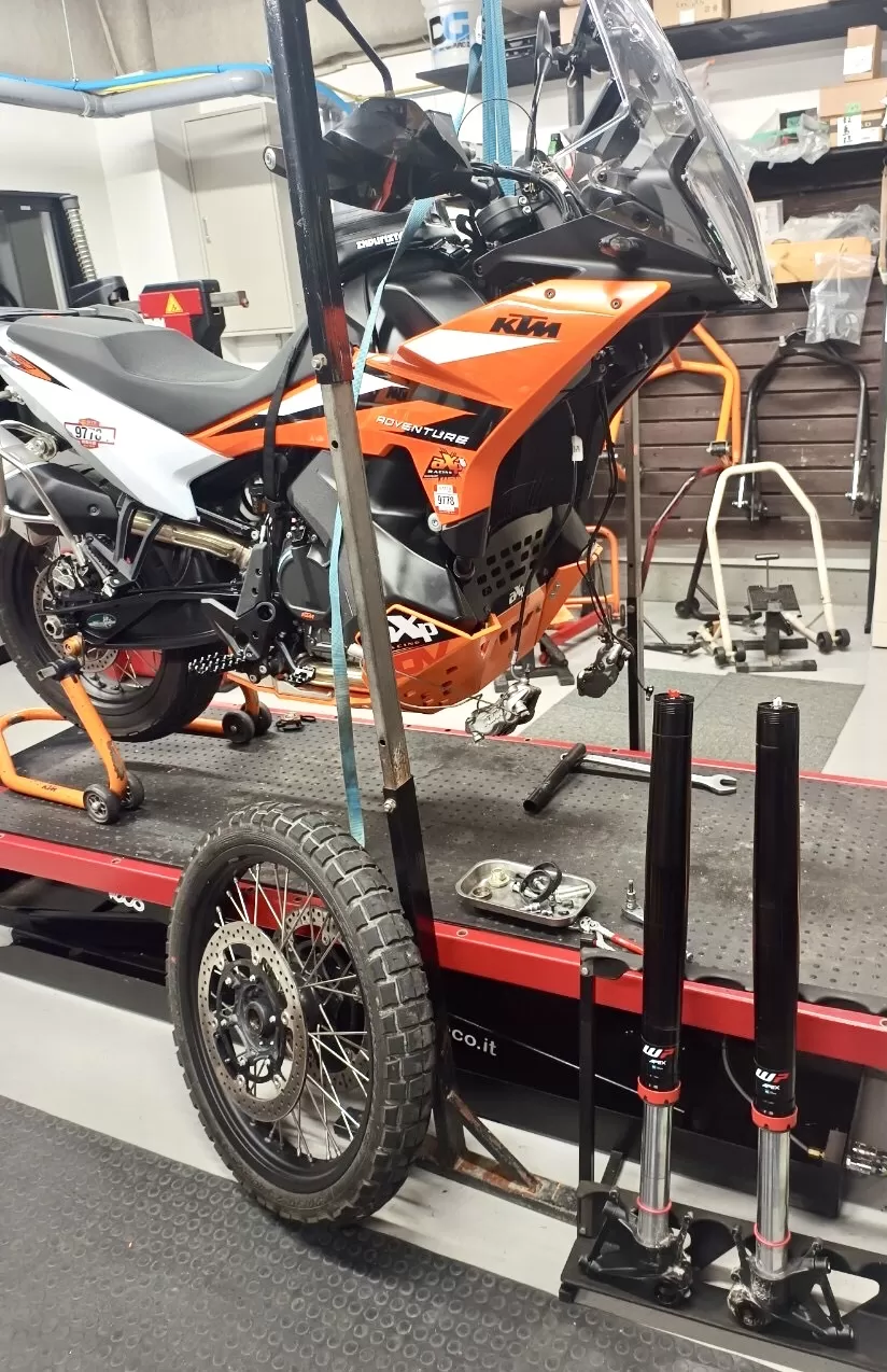 サス交換890adventure